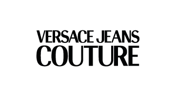 Versace Jeans Couture — одна из линеек итальянского модного дома Versace с его узнаваемым дизайном, но более неформальным стилем. Бренд сочетает в себе комфорт и тренды, яркие оттенки и броские лого-принты. Versace Jeans Couture позволяет по-новому взглянуть на casual, когда повседневное удобство к месту даже на особых событиях.